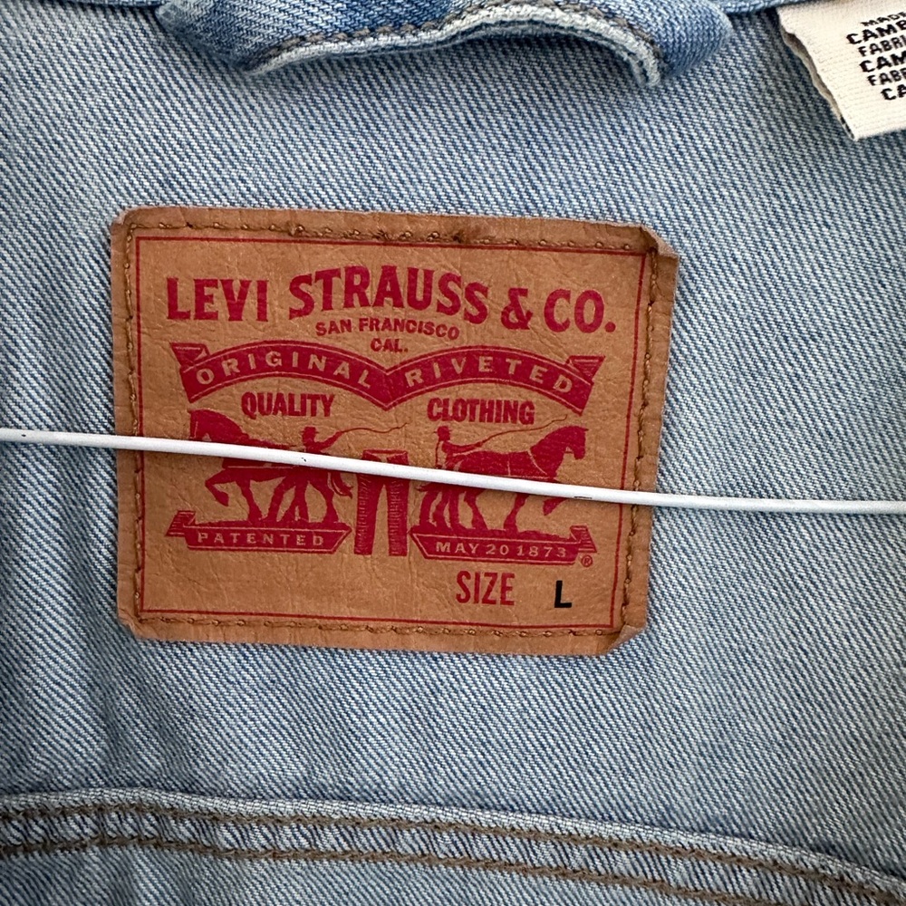 Levi's Classic Blue Denim Jacket - Picture 2 of 5